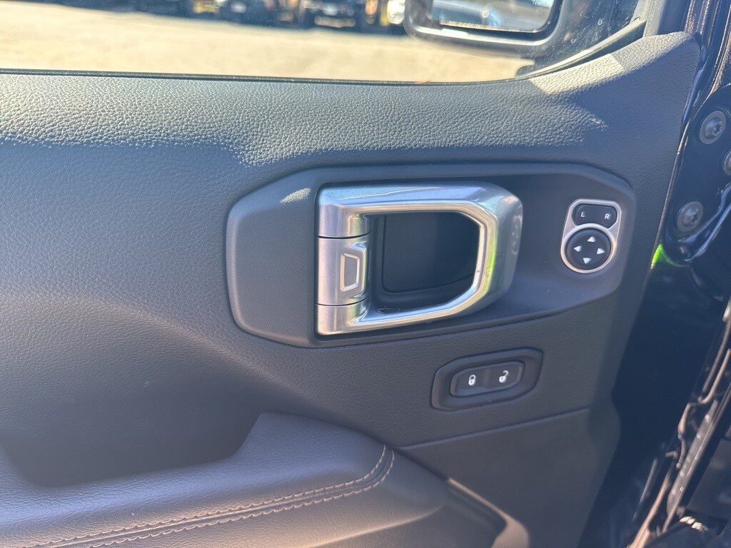 2021 Jeep Wrangler Unlimited Sahara High Altitude photo 2