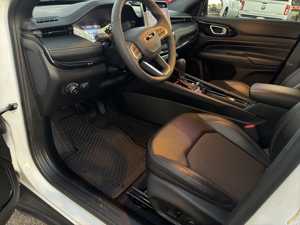 2023 Jeep Compass Altitude photo 4