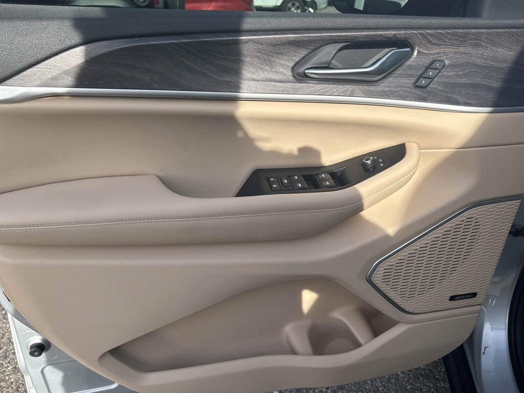 2022 Jeep Grand Cherokee Limited photo 2