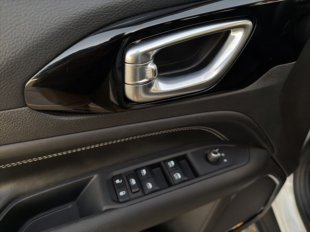 2023 Jeep Compass Altitude photo 3