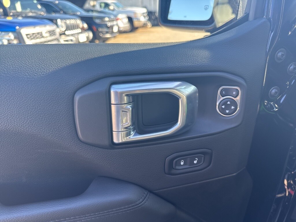 2022 Jeep Wrangler Unlimited Sahara Altitude photo 2
