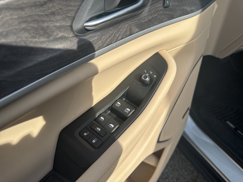 2022 Jeep Grand Cherokee Limited photo 3