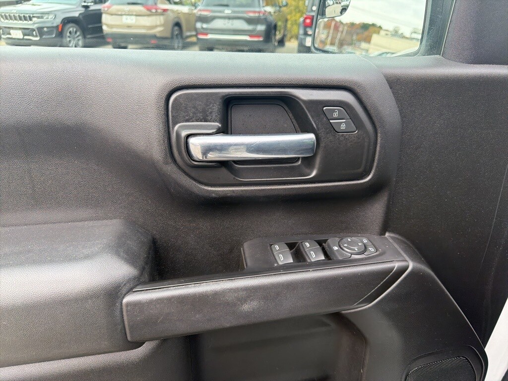 2020 Chevrolet Silverado 1500 Custom photo 2