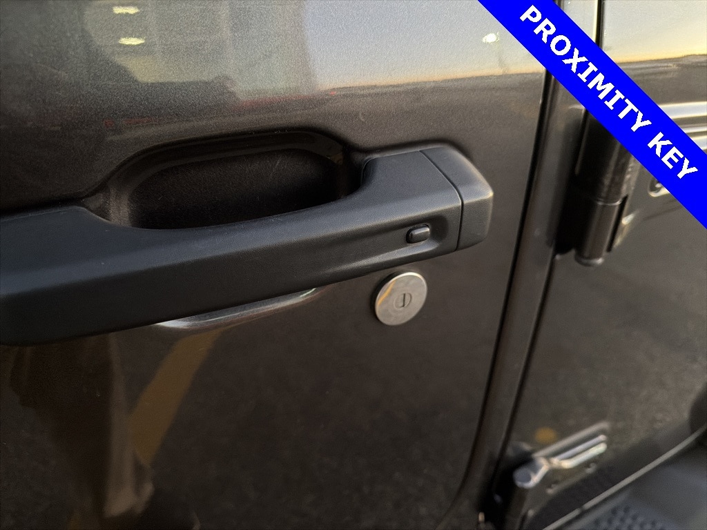 Used 2021 Jeep Wrangler Unlimited Sahara Altitude SUV