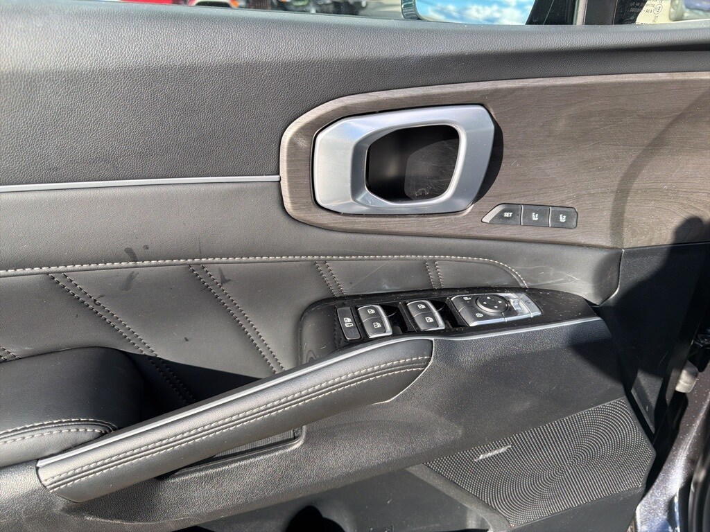 2025 Kia Sorento X-Line SX Prestige photo 3