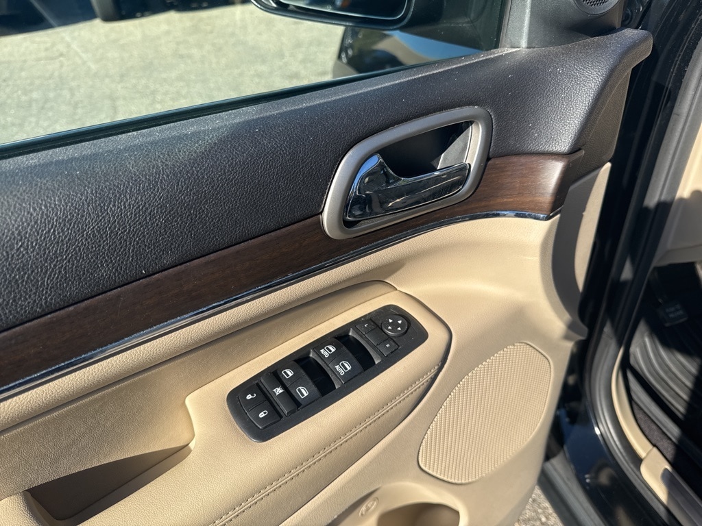 Used 2017 Jeep Grand Cherokee Limited with VIN 1C4RJFBT6HC940182 for sale in Natick, MA