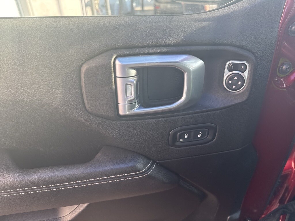 2021 Jeep Wrangler Unlimited Sahara photo 2