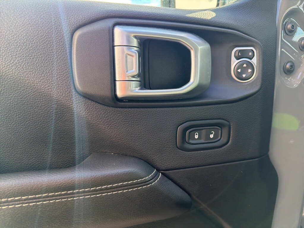 2021 Jeep Gladiator Overland photo 2