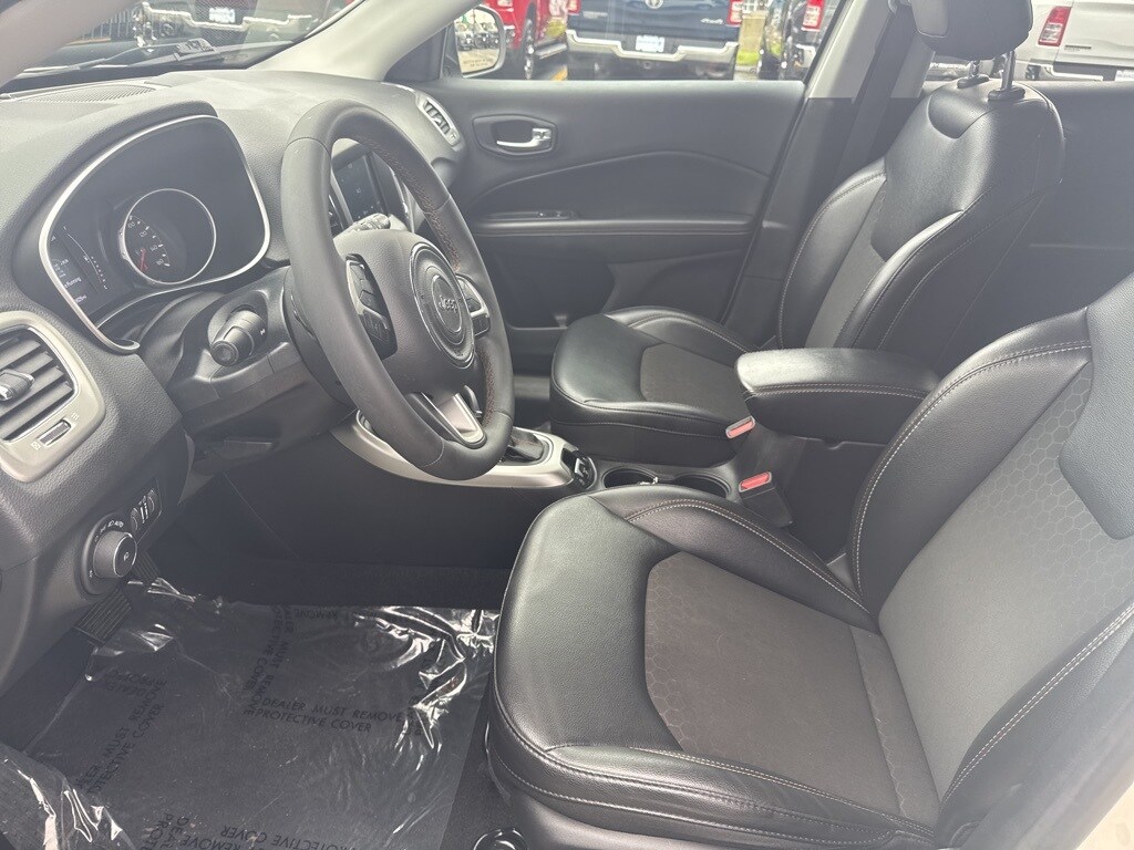 2021 Jeep Compass Latitude photo 2