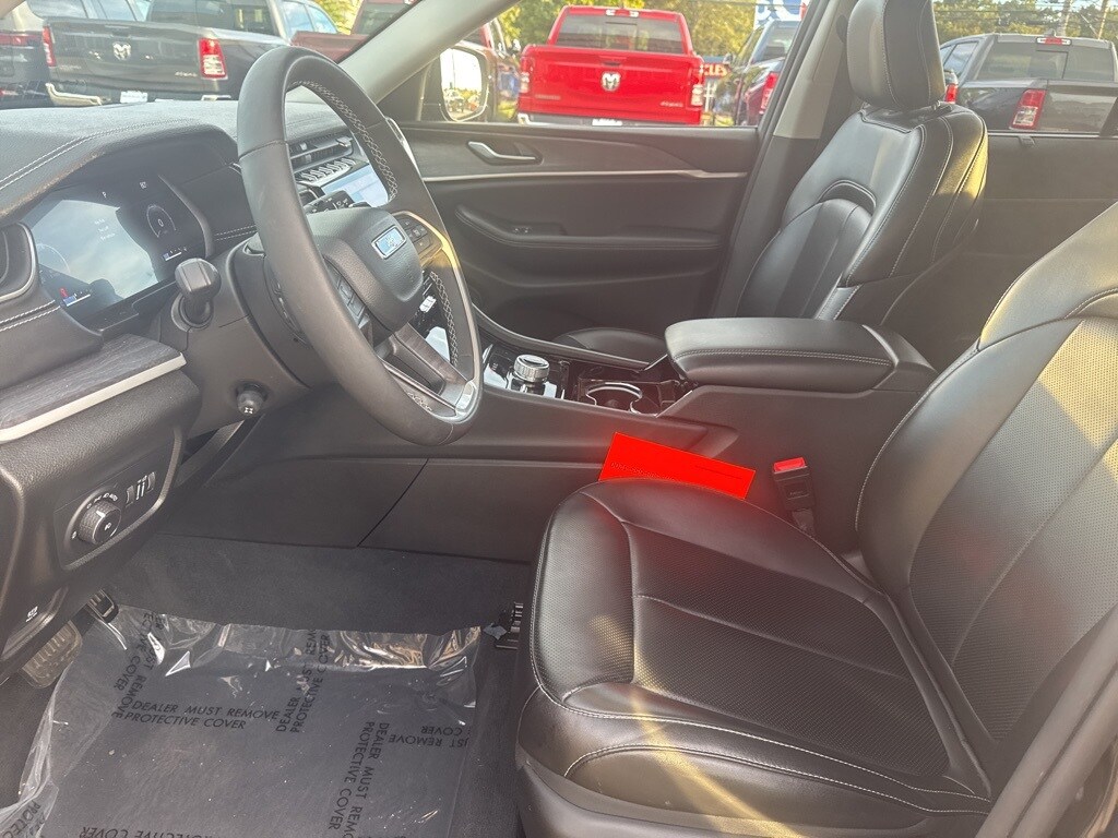 2023 Jeep Grand Cherokee Limited photo 2