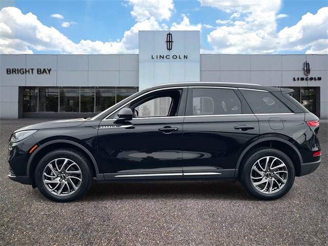 2021 Lincoln Corsair Standard photo 3
