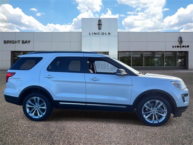2019 Ford Explorer XLT photo 2