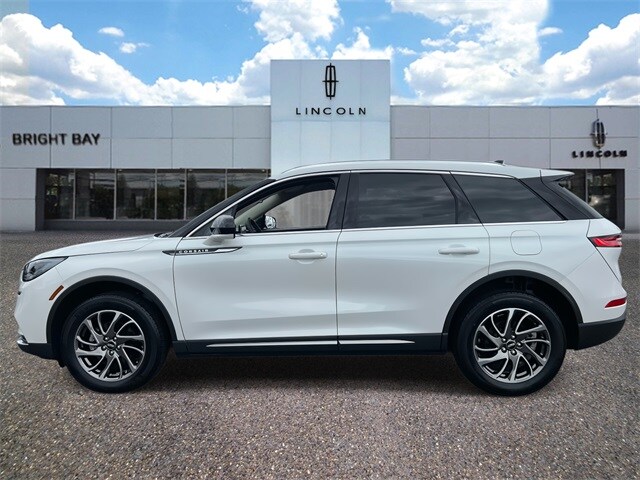 2022 Lincoln Corsair Standard photo 3