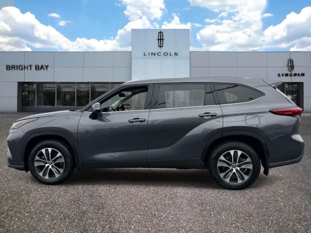 Used 2021 Toyota Highlander XLE SUV