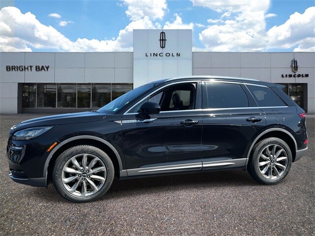 2021 Lincoln Corsair Standard photo 2