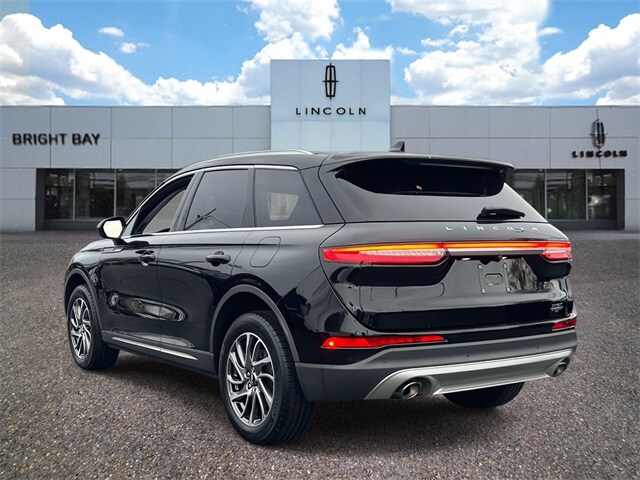 2021 Lincoln Corsair Standard photo 4