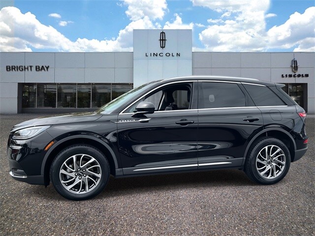 2021 Lincoln Corsair Standard photo 4