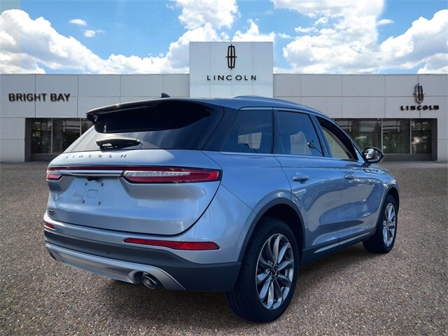 2022 Lincoln Corsair Standard photo 4