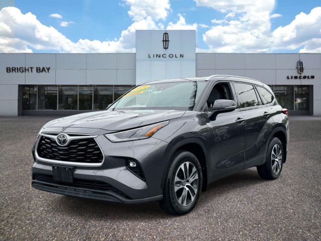Used 2021 Toyota Highlander XLE SUV