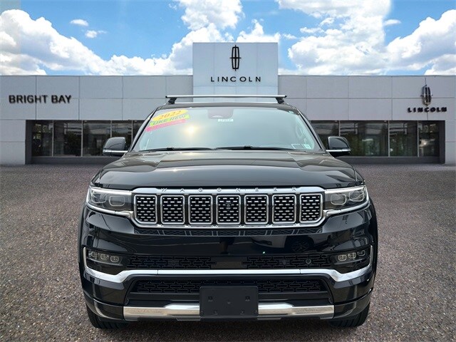 2022 Jeep Grand Wagoneer II photo 2