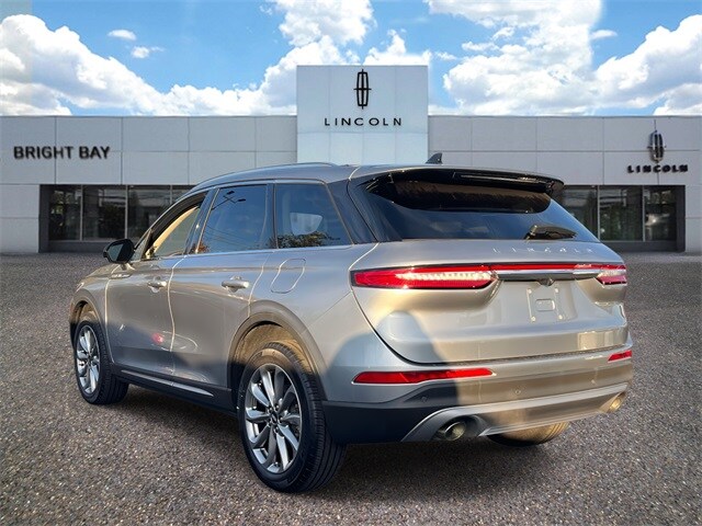 2022 Lincoln Corsair Standard photo 2