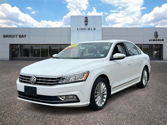 2016 Volkswagen Passat SE photo 2
