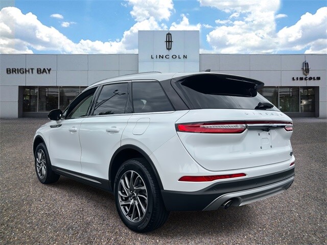 2022 Lincoln Corsair Standard photo 4