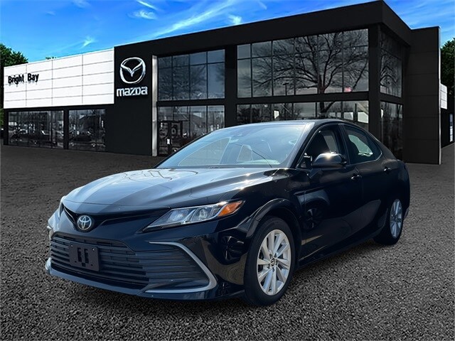 2022 Toyota Camry LE photo 2