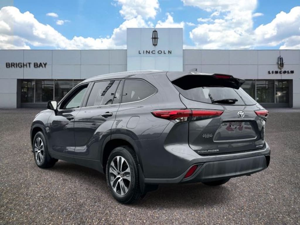 Used 2021 Toyota Highlander XLE SUV