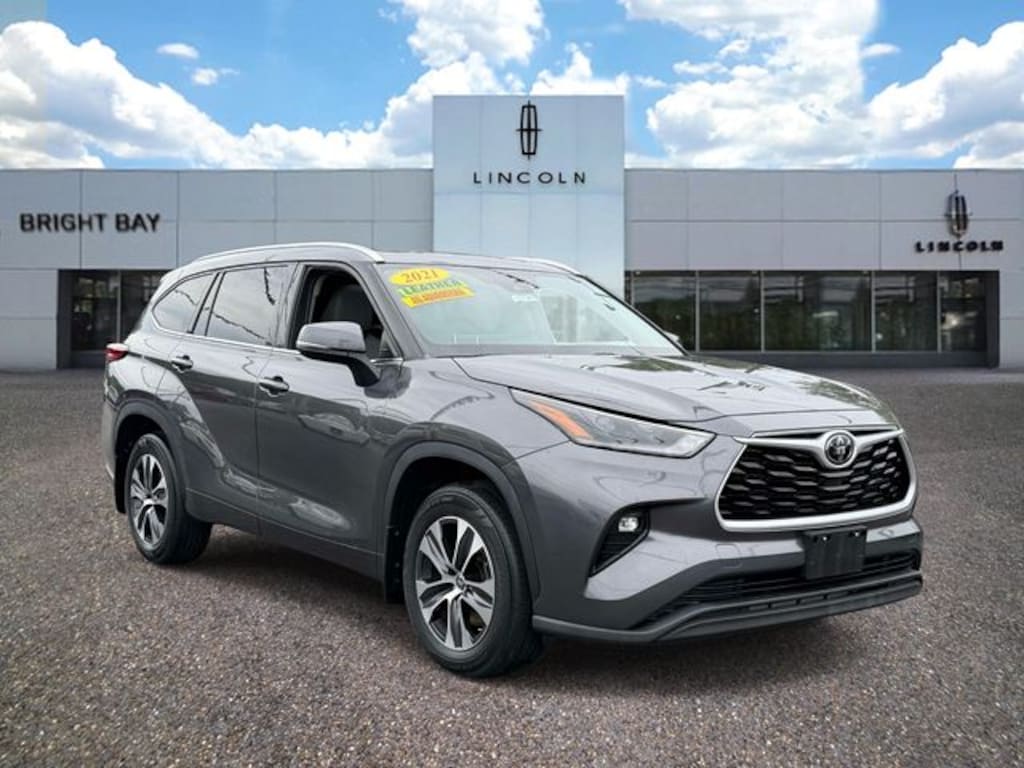 Used 2021 Toyota Highlander XLE SUV