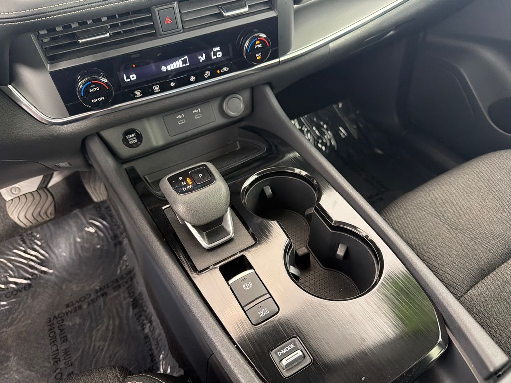 2025 Nissan Rogue SV - Photo 16