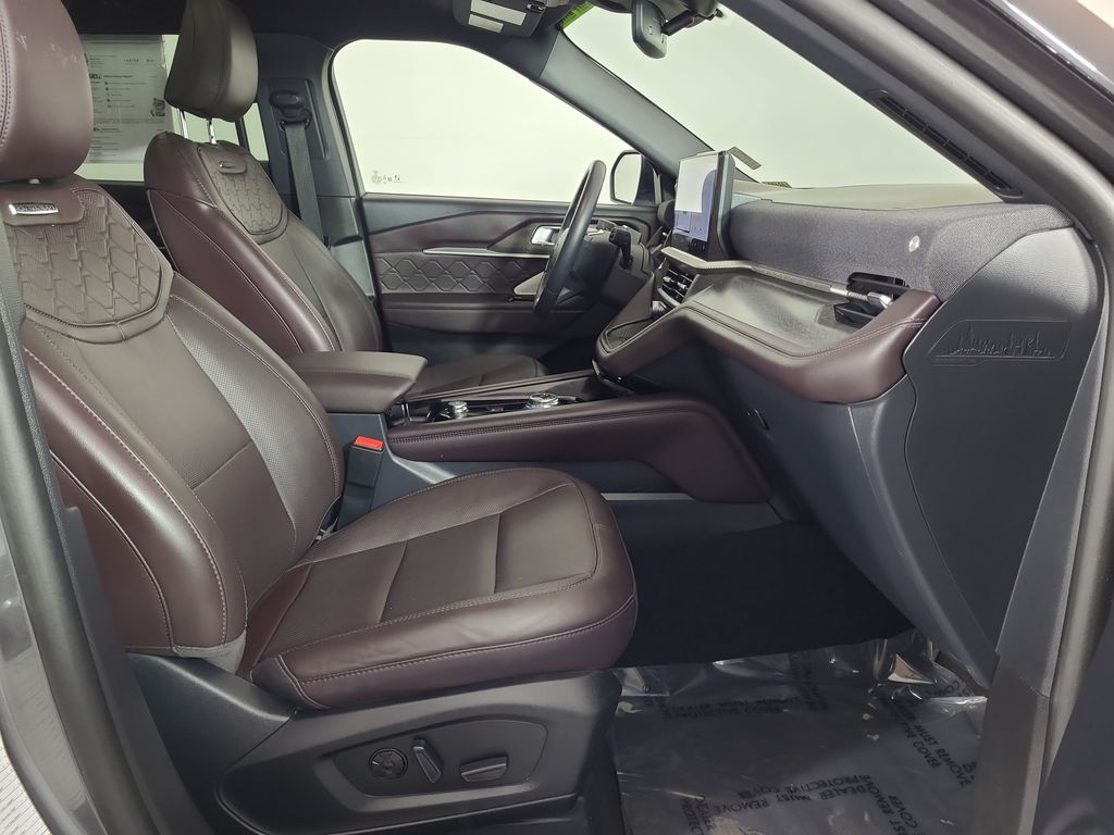 2025 Ford Explorer Platinum - Photo 23