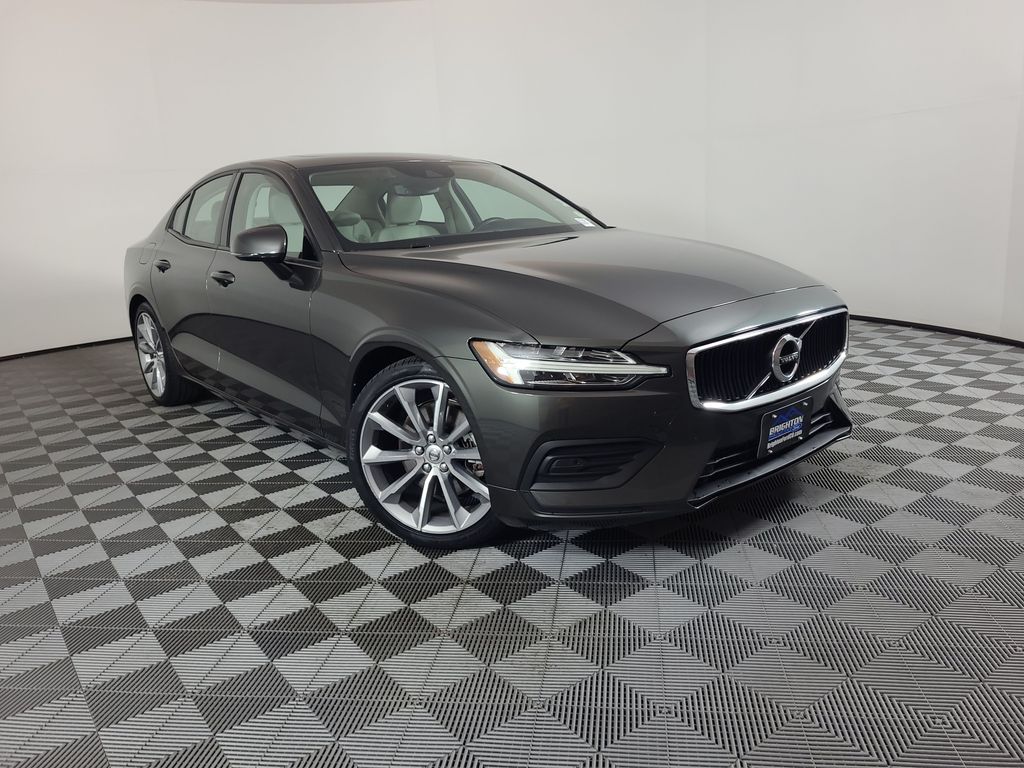 2019 Volvo S60 T5 Momentum's photo