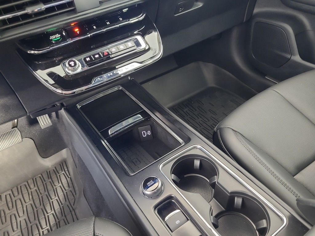 2025 Lincoln Corsair Premiere - Photo 17