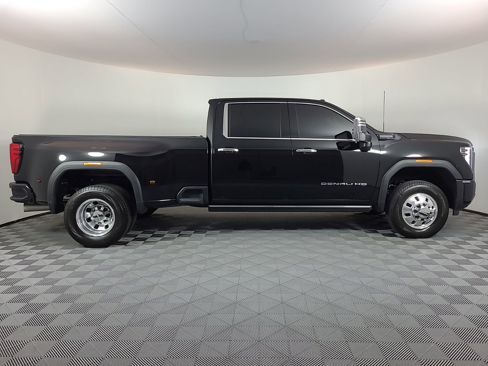 Used 2024 GMC Sierra 3500HD Denali Ultimate with VIN 1GT49YEY3RF235541 for sale in Brighton, CO