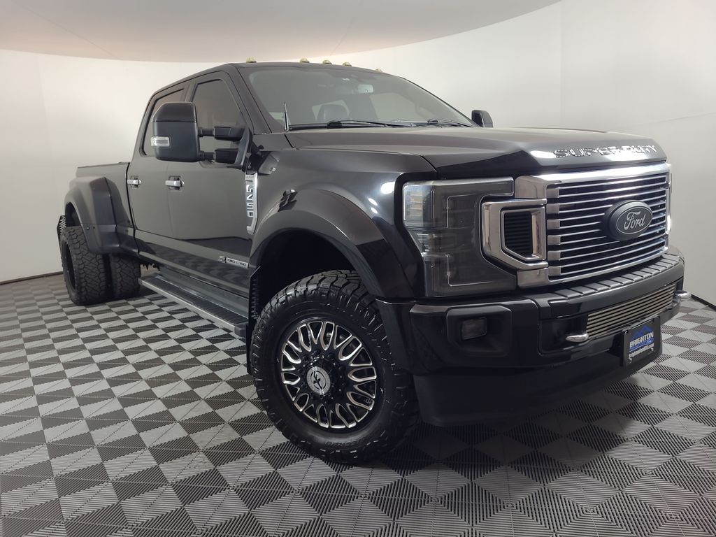 2022 Ford F-450 Super Duty Lariat's photo