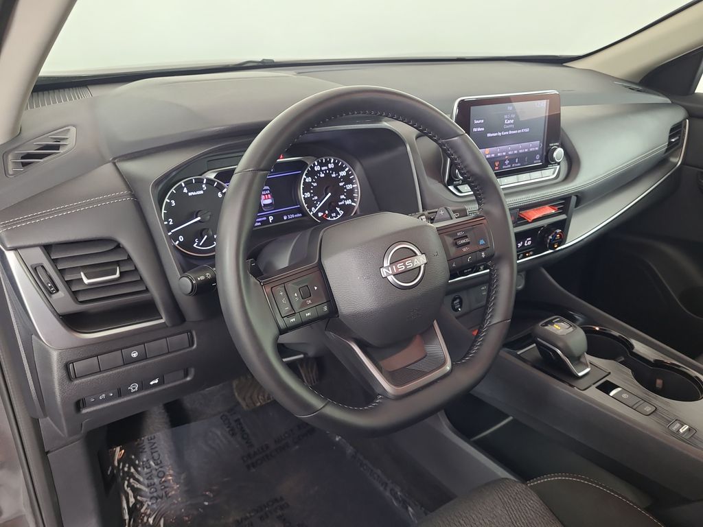 2025 Nissan Rogue SV - Photo 12