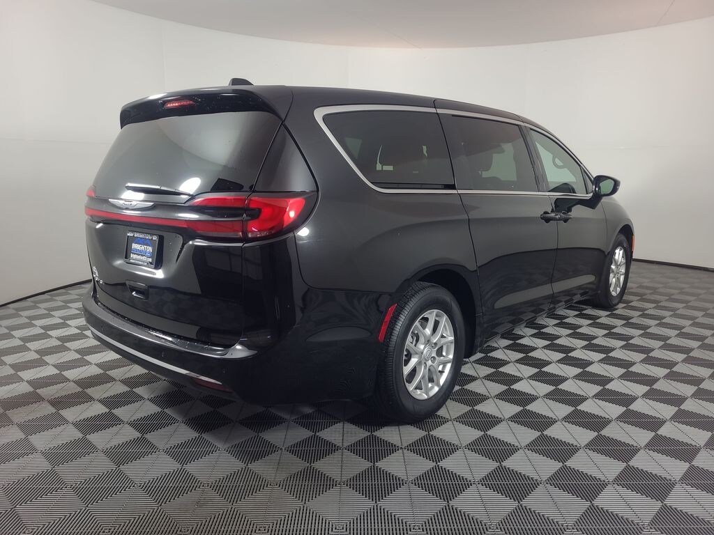 Certified 2025 Chrysler Pacifica Select Van Passenger Van