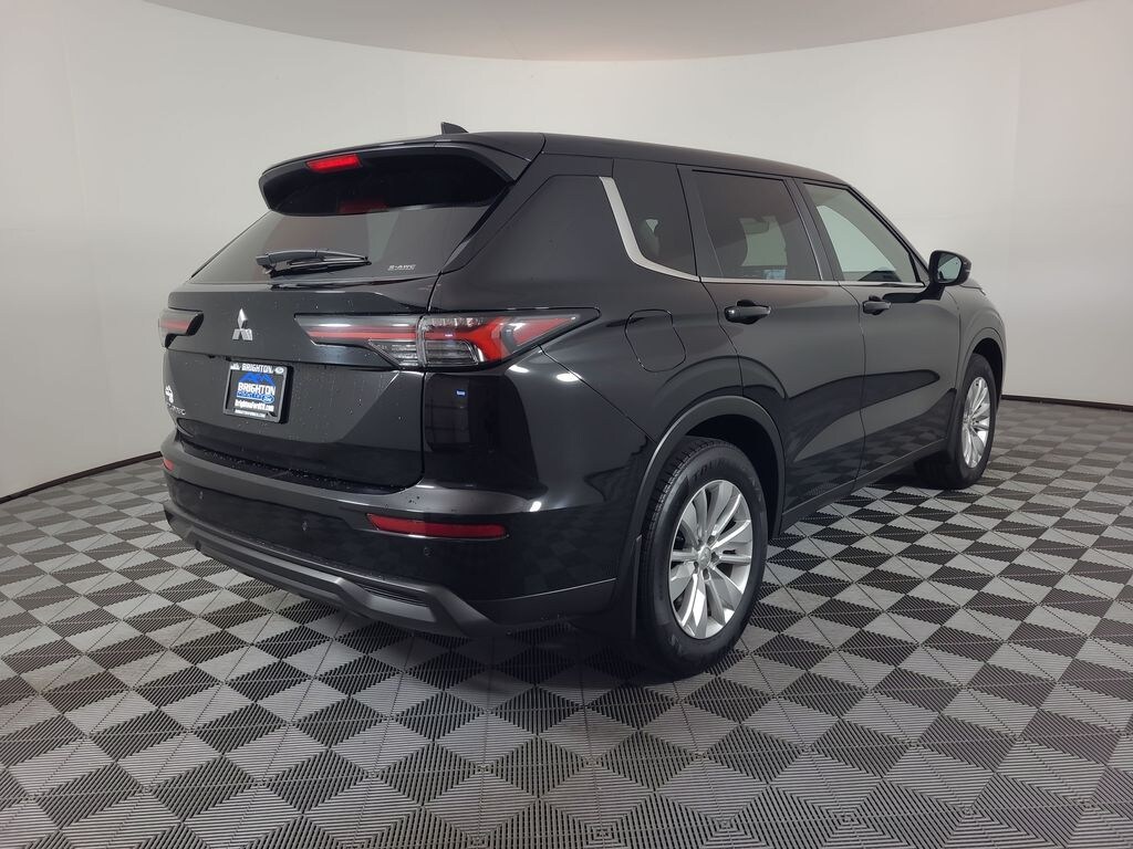 Used 2025 Mitsubishi Outlander ES SUV