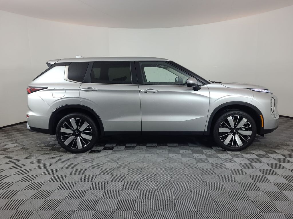 Certified 2025 Mitsubishi Outlander SE SUV