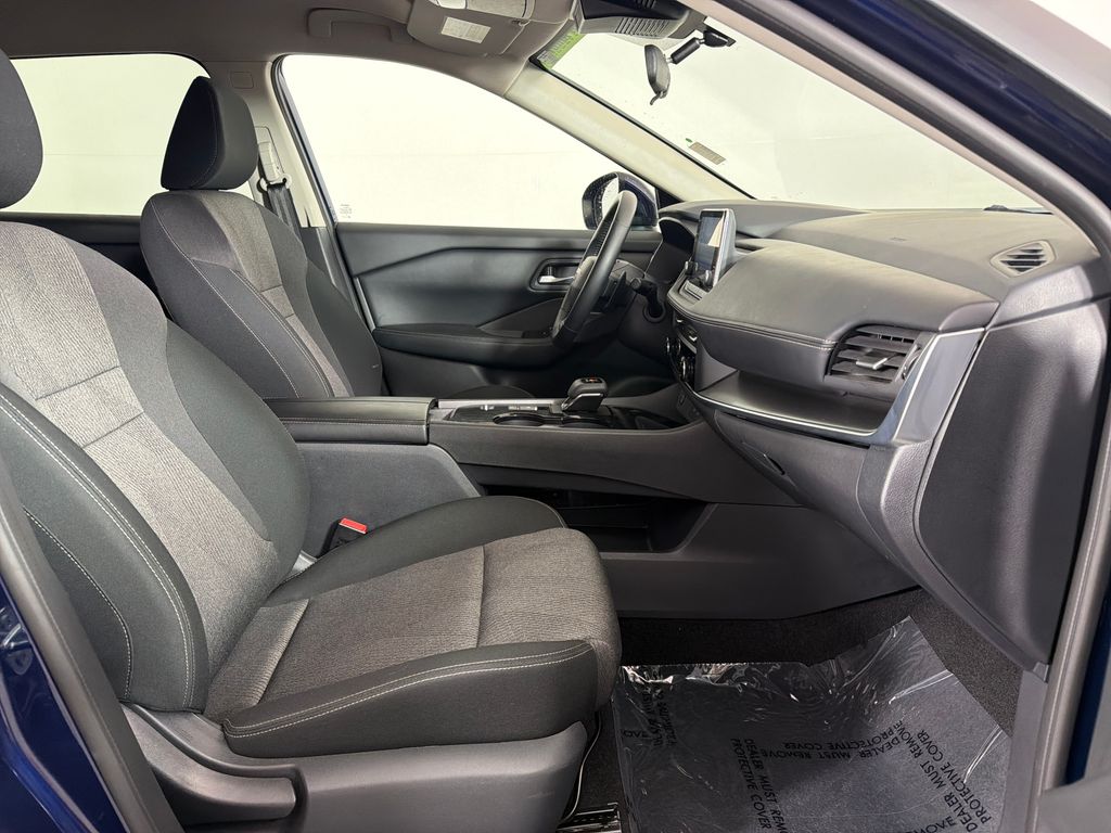 2025 Nissan Rogue SV - Photo 21