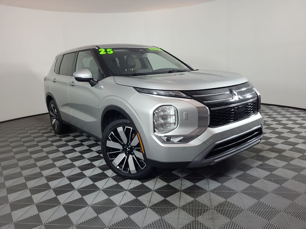 Certified 2025 Mitsubishi Outlander SE SUV