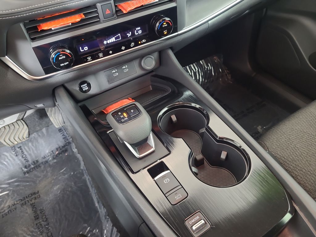 2025 Nissan Rogue SV - Photo 15