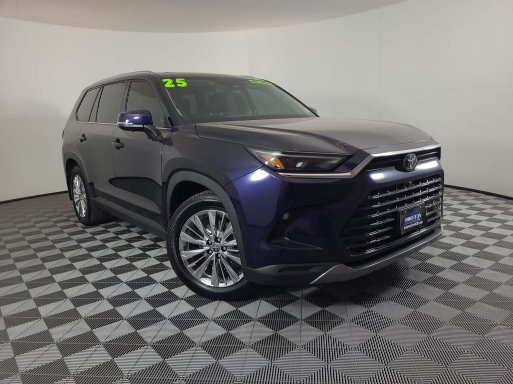 2025 Toyota Grand Highlander Platinum's photo