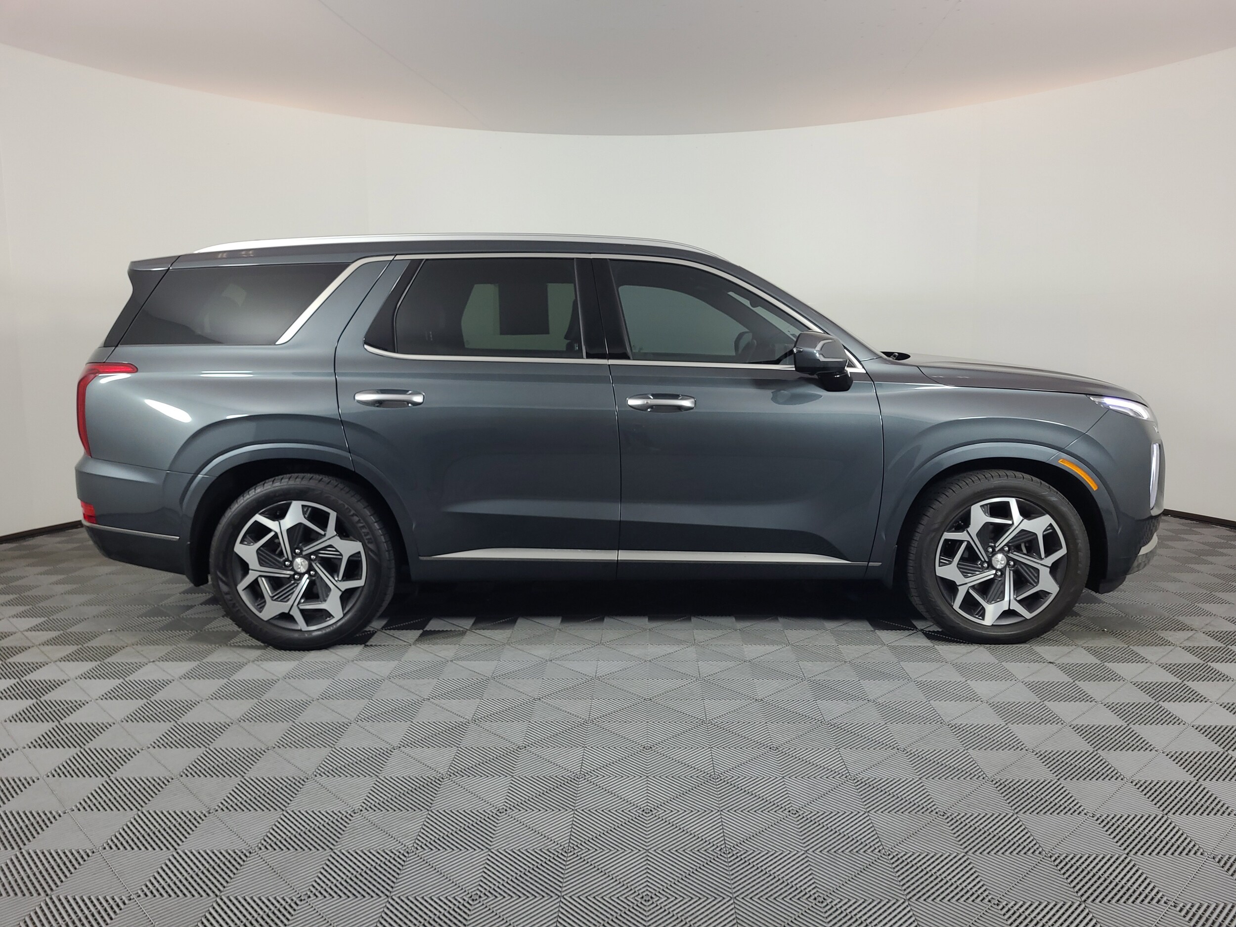 Used 2022 Hyundai Palisade Calligraphy with VIN KM8R74HE2NU428495 for sale in Brighton, CO