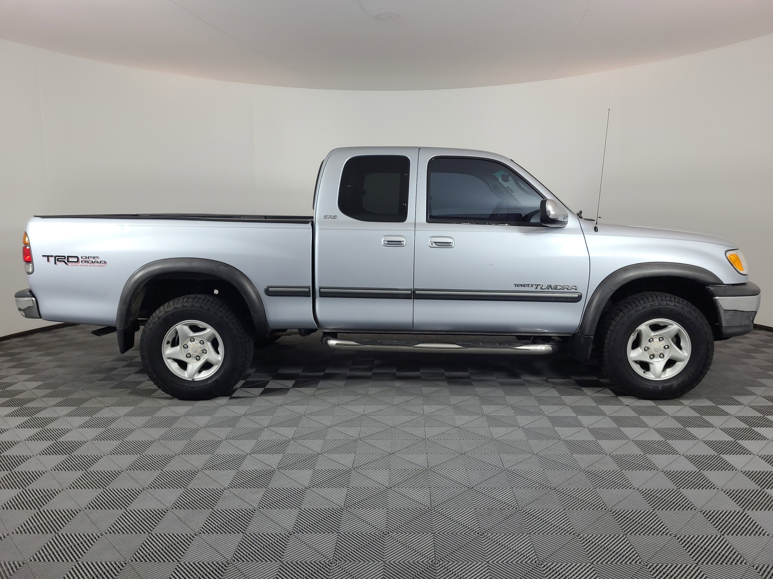 Used 2000 Toyota Tundra SR5 with VIN 5TBBT4417YS055069 for sale in Brighton, CO