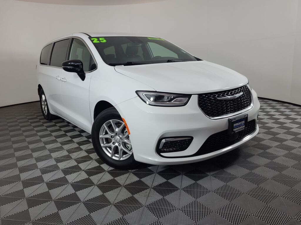 Used 2025 Chrysler Pacifica Select Van Passenger Van