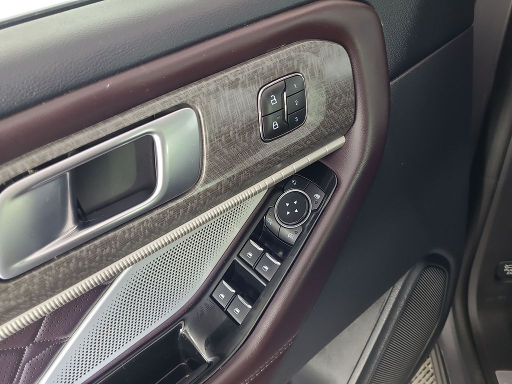 2025 Ford Explorer Platinum - Photo 19