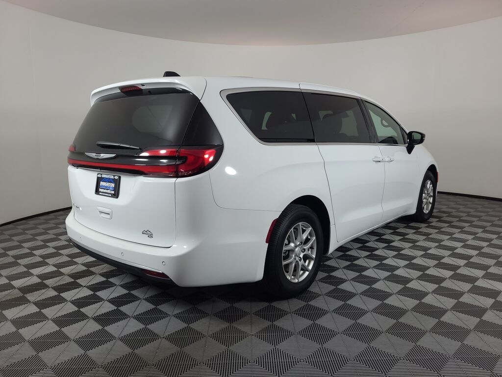 Used 2025 Chrysler Pacifica Select Van Passenger Van