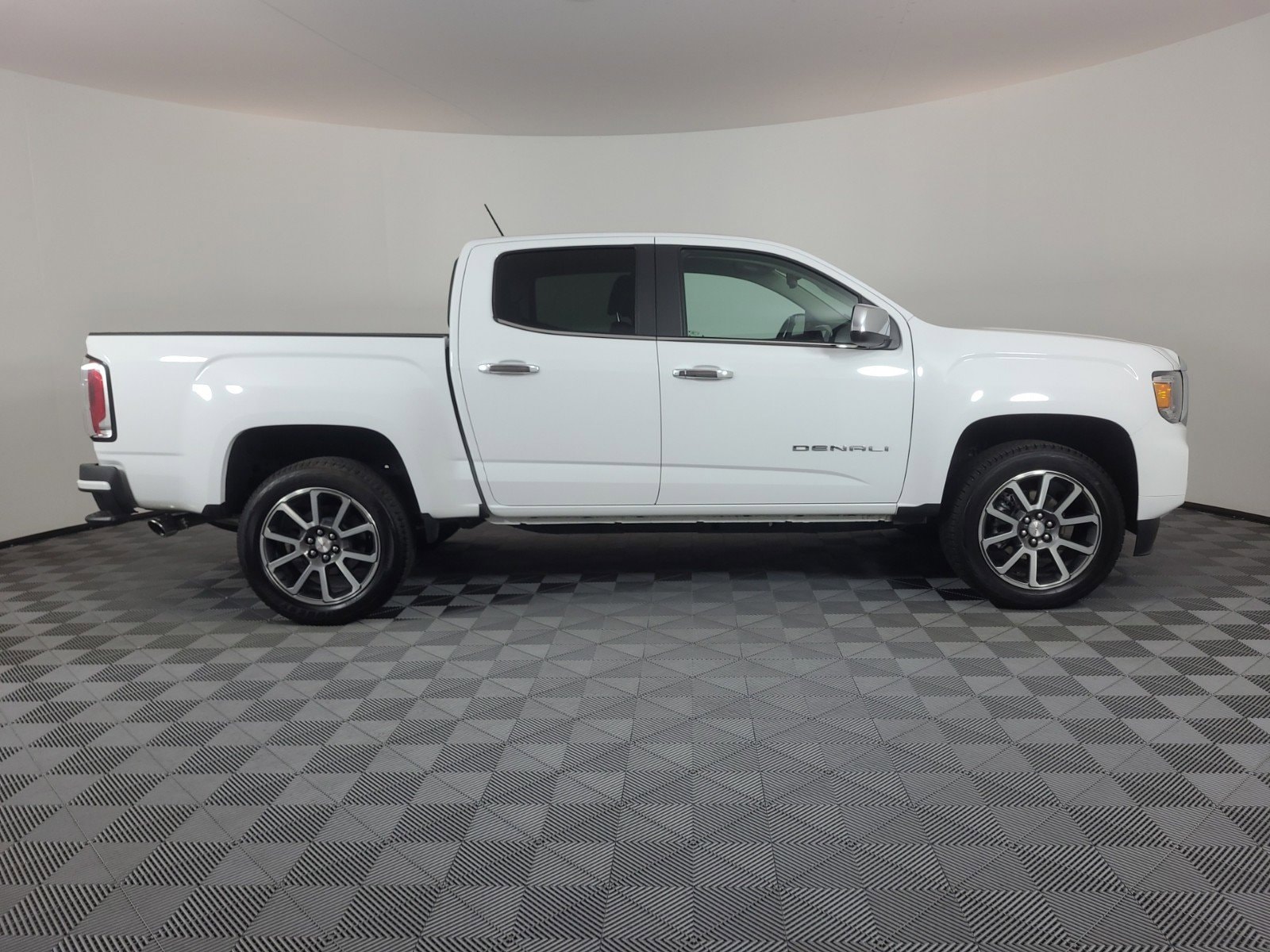 Used 2022 GMC Canyon Denali with VIN 1GTG6EEN9N1274099 for sale in Brighton, CO